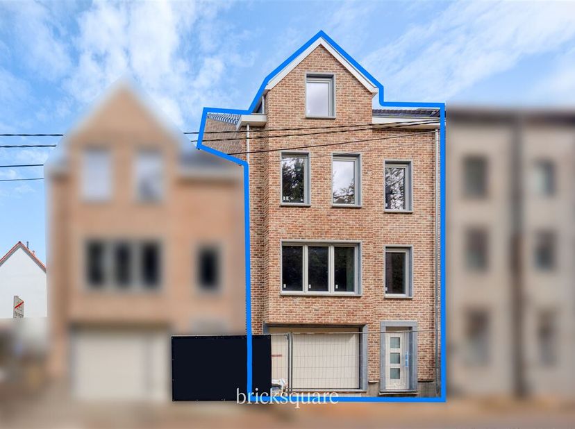 LA HULPE - Uitstekende locatie tussen het centrum, het station en het kasteel van La Hulpe.&lt;br /&gt;
Je zult genieten van de rust en de gemakkelijke toeg