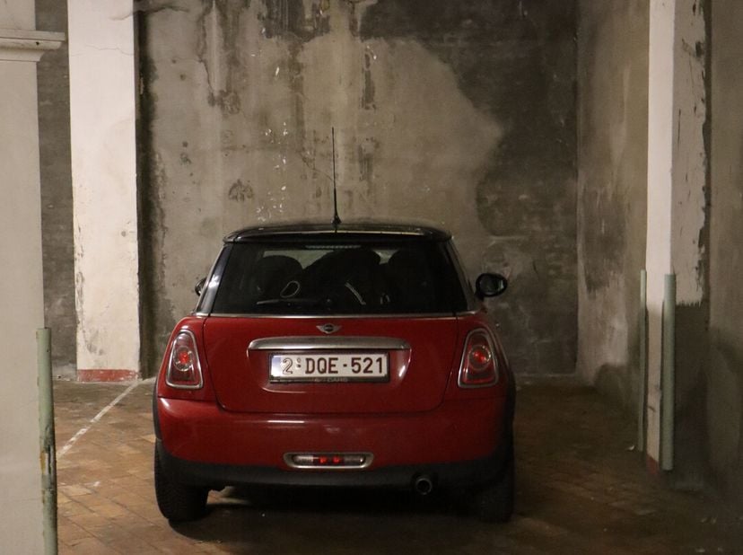 À LOUER : Places de parking sécurisées à Charles De Kerchovelaan 391&lt;br /&gt;
Vous souhaitez planifier une visite ? Vous pouvez le faire via notre site w