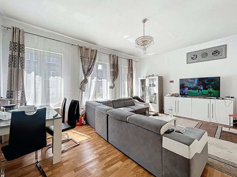 ANDERLECHT - REF: 7001303 - BEL APPARTEMENTS 2 CHAMBRES !!!&lt;br /&gt;
Au deuxième étage d&#039;une petite copropriété, nous vous proposons à la vente ce bel ap