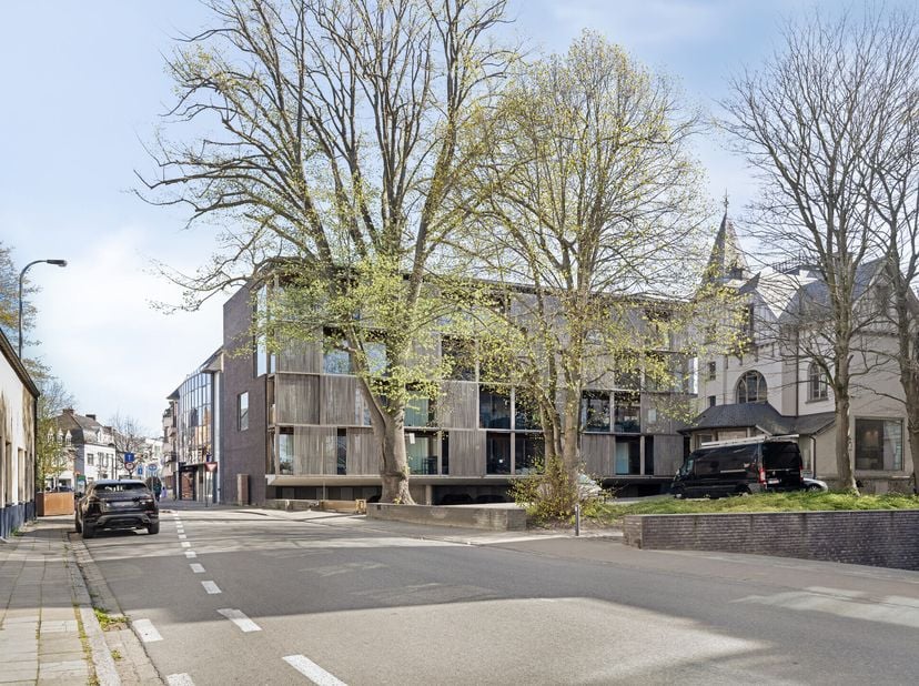 Cet appartement lumineux bénéficie d&#039;un emplacement privilégié à Waregem. Vous êtes à distance de marche du centre et de la gare. L&#039;atmosphère de loft