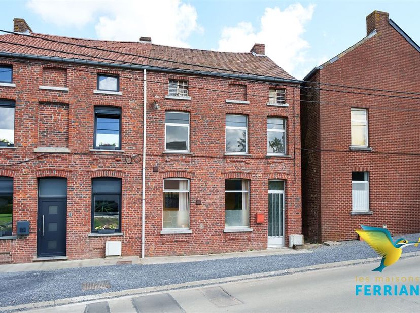 Visites sur rendez-vous au 0470/19.34.91&lt;br /&gt;
Superbe maison unifamiliale 3 chambres sans jardin avec beaucoup de potentiel. Composition: Au rez-de-c