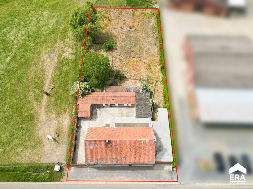 Te renoveren woning met bew. opp. van 192 m² op ruim perceel van 17 are in Nieuwerkerken.Voor meer informatie ga naar https://www.era.be/nl/te-koop/ni