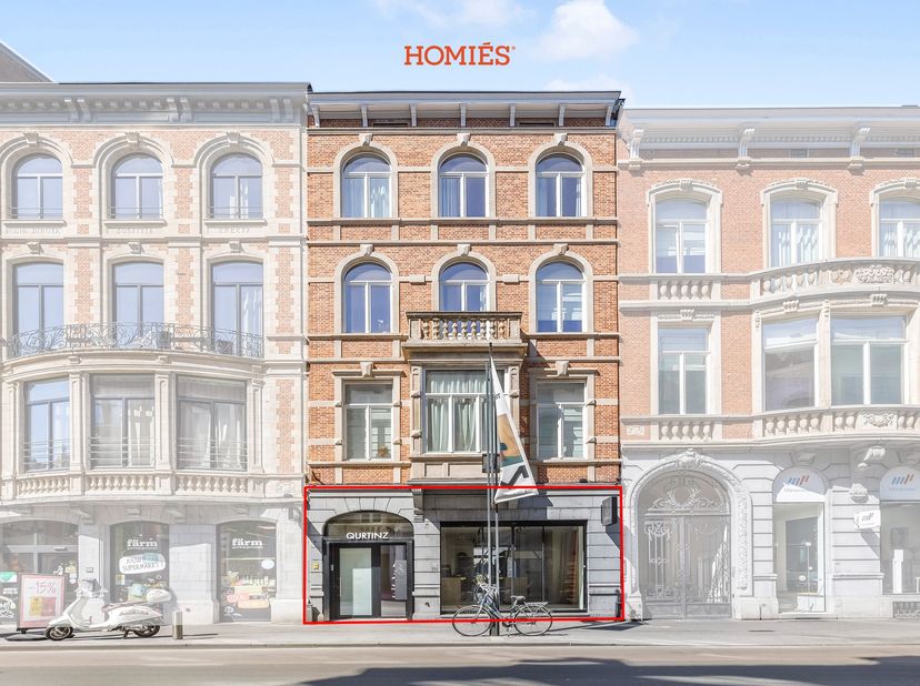 Op een AAA-locatie in de iconische Bondgenotenlaan te Leuven vinden we deze instapklare handelsruimte van ca. 85 m², op wandelafstand van het station