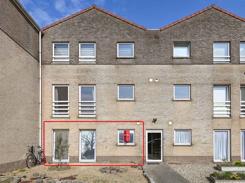 Dit lichtrijke appartement, is rustig gelegen doordat de residentie niet paalt aan de straat.&lt;br /&gt;
Het appartement beschikt over een ruime woonkamer