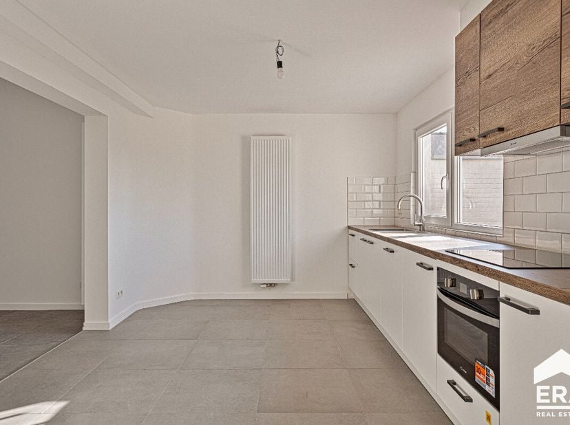 [[ DIT PAND NEEMT DEEL AAN DE ERA OPEN HUIZEN DAG OP 14/6 VAN 9:30 TOT 10:30 ]] Volledig gerenoveerde woning met 3 slaapkamers en garage in Mol-Wezel