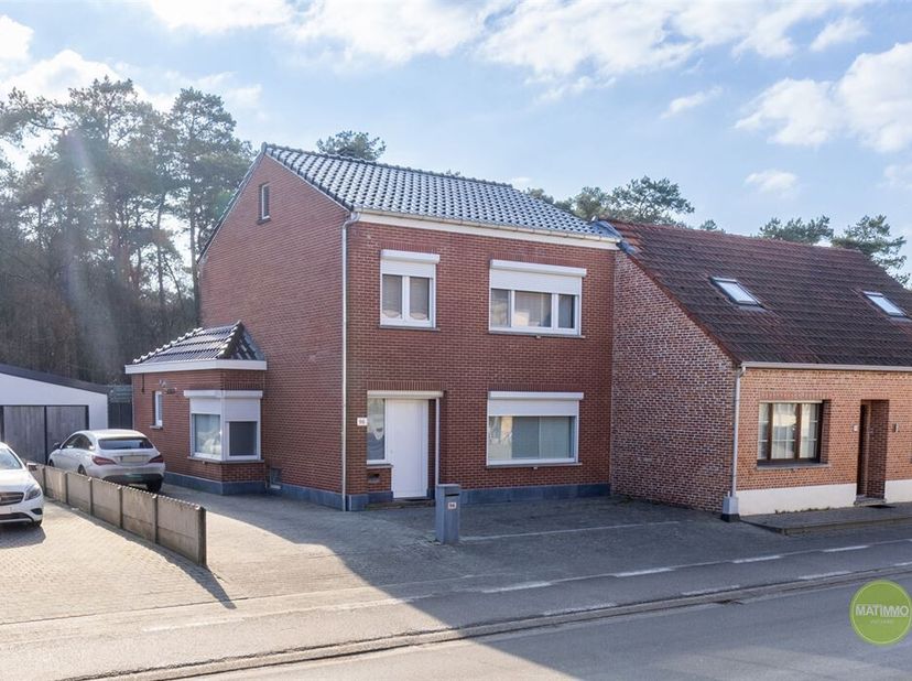 *** IN OPTIE *** &lt;br /&gt;
Instapklare halfopen bebouwing met ruime tuin en garage in Dessel&lt;br /&gt;
Ontdek deze instapklare halfopen bebouwing in een rust