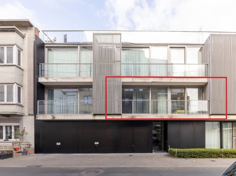Koksijde : Situé dans la résidence Â George Nelson Â au premier étage vous trouverez ce bijou ! Construit par Â Rietveld Projects Â (RRR) en 2009. Un
