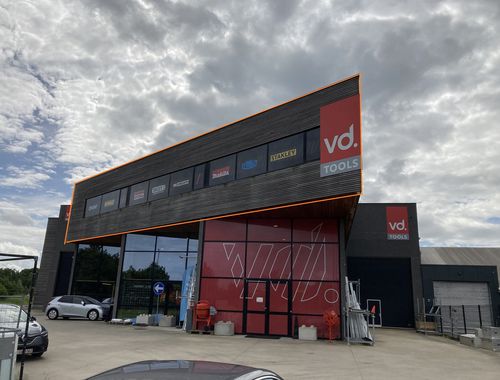                                         Bureaux à louer à Wetteren, € 2.300
