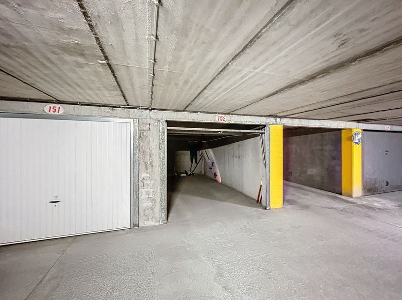 Garage box à vendre à Nieuwpoort-Bad. Le box de garage est situé au -2 de la Hendrikaplein, près de l&#039;Albert I Laan et de Zeedijk.&lt;br /&gt;
Dimensions:&lt;b