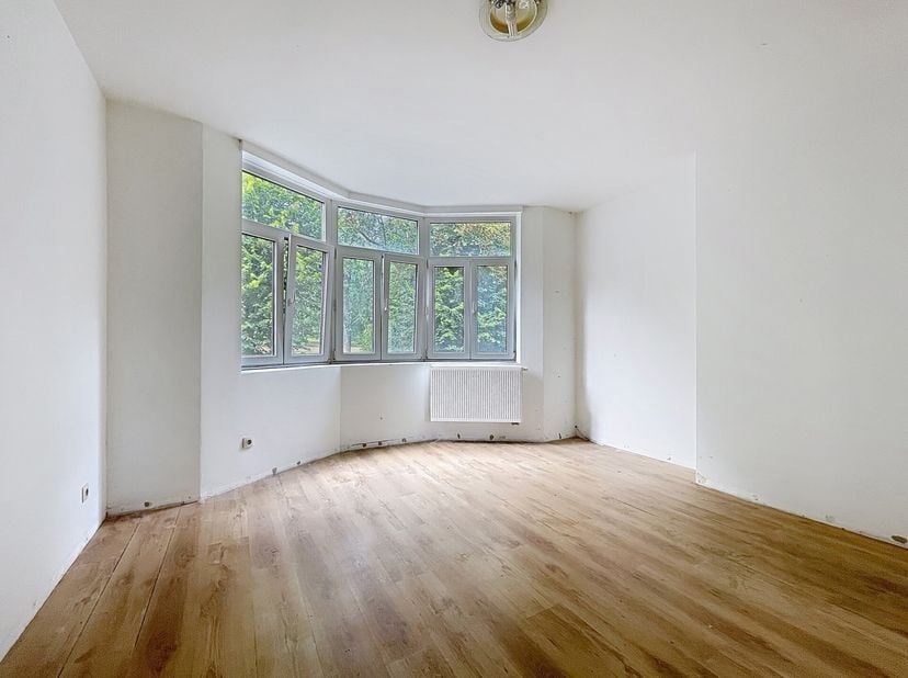 ANDERLECHT - REF: 6973551 - BEL APPARTEMENTS 2 CHAMBRES AVEC 2 TERRASSES!!!&lt;br /&gt;
En face du parc forestier, au premier étage d&#039;une petite copropriété