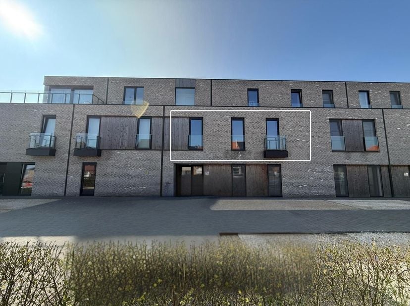 Op de Sint-Truidersteenweg 401/102, Borgloon vinden we dit instapklaar en energiezuinig appartement terug. Het appartement biedt een ruime leefruimte