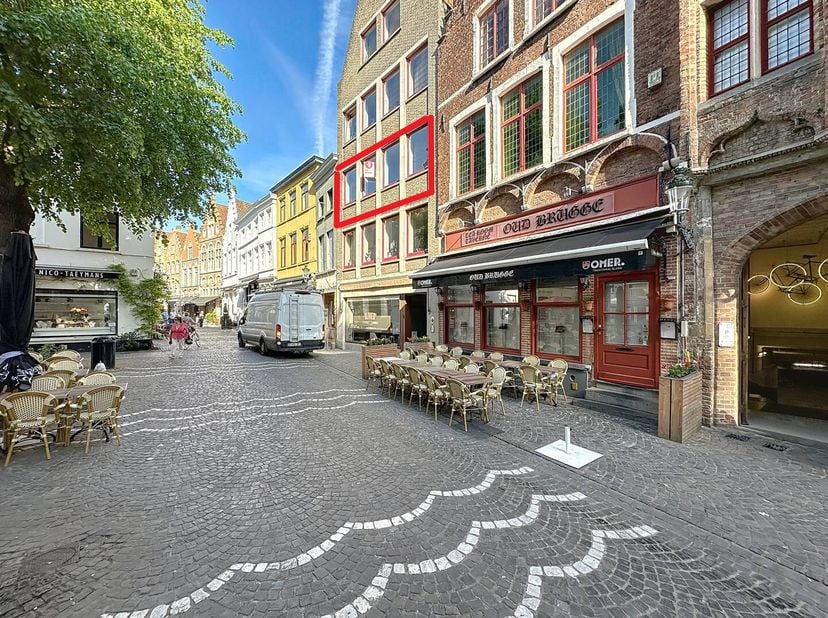 Prachtig appartement te huur, met 3 slaapkamers en een lichtrijke leefruimte. Het appartement bevindt zich op een strategische locatie, vlak nabij de