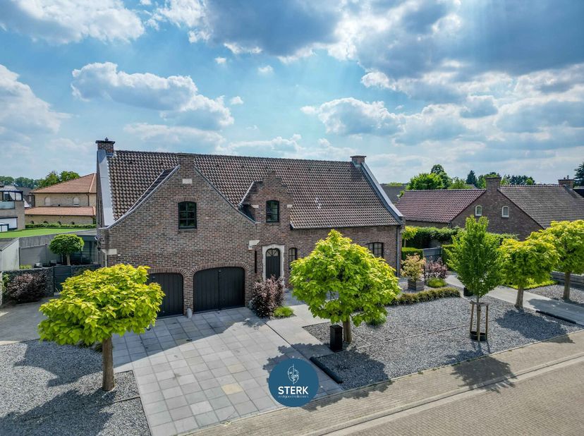 STIJLVOLLE VILLA MET HOOG WOONCOMFORT EN UITZONDERLIJKE TUIN TE REKEM !&lt;br /&gt;
We vinden deze open woning met een bewoonbare oppervlakte van 372 m² ter