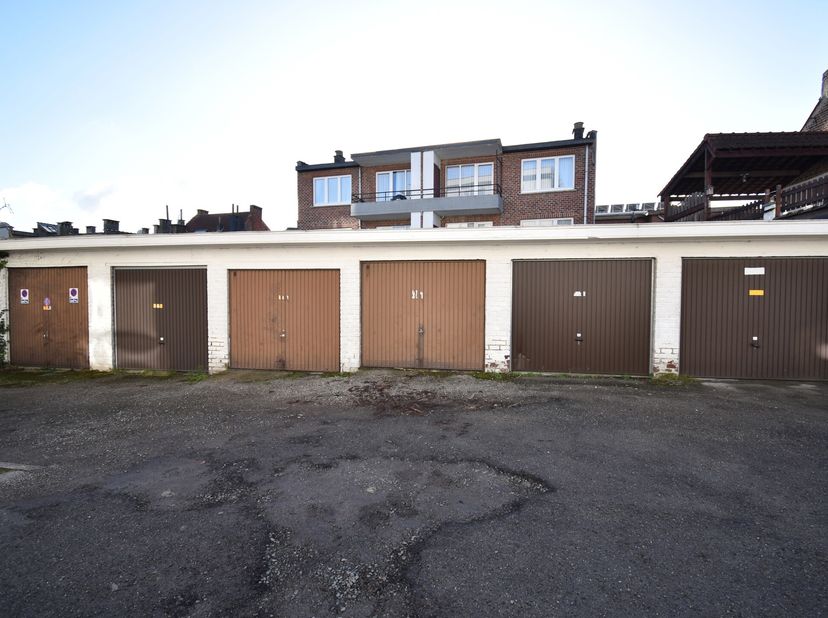 Idéalement situé dans le quartier De Wand, garage box a vendre. Lot de deux box disponible - 25.000euro/ BOX - actuellement loués.