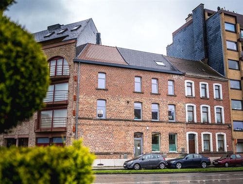                                        Complexe de bureaux à louer à Mons, € 1.050
