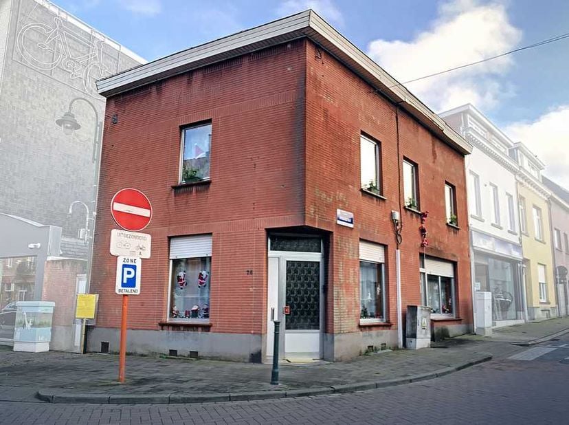 Projet unique de rénovation/nouvelle construction situé au centre de Tervuren dans un emplacement de choix !&lt;br /&gt;
Maison commerciale à rénover/démoli