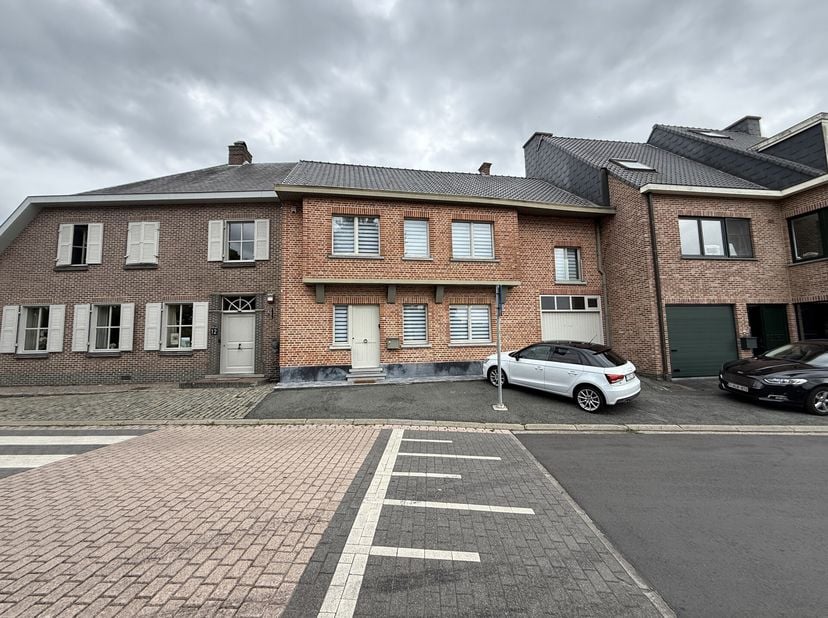 BURST - Ruime woning met garage.&lt;br /&gt;
Inschrijven voor het geplande bezoekmoment kan via de website =&amp;gt; www.immoderas.be/afspraak-instructies&lt;br /&gt;