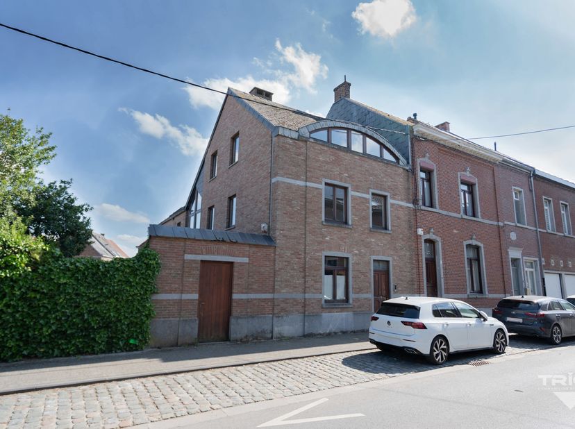 TRIOR Nivelles vous propose : idéalement situé dans le centre d&#039;Eacussinnes, dans une rue calme, à proximité directe de toutes les commodités, venez d