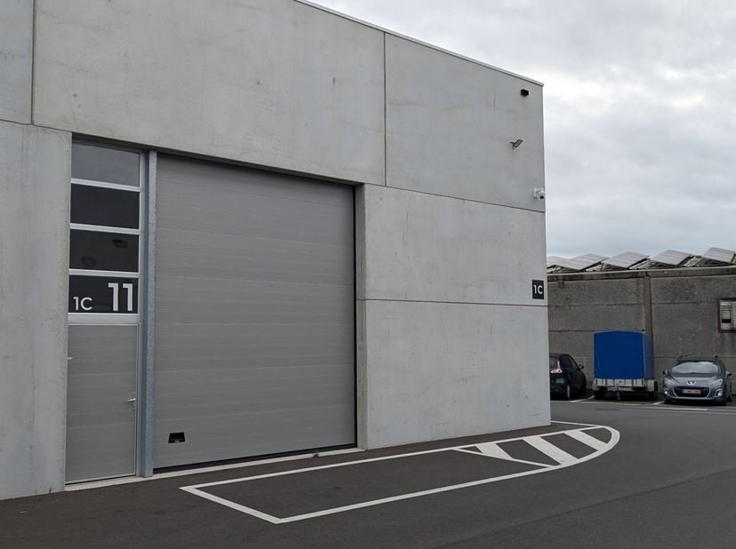 Nous proposons un espace de stockage de 132 m², situé à l&#039;Europalaan 1C à Poperinge. L&#039;entrepôt est situé dans le Poort tot Poperinge à un endroit str