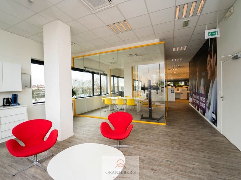 Deze flexibele mooie en volledig ingerichte kantoorruimte bevindt zich op een steenworp van Gent-centrum.&lt;br /&gt;
Men beschikt over :&lt;br /&gt;
Gelijkvloers