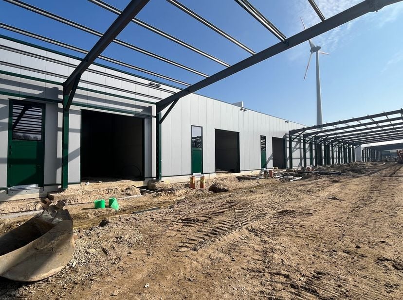 Unit 14 (290m²) in KMO-zone ‘The Sheds’ op de RE|CORE-site is gelegen in industriegebied en beschikt over 2 privatieve parkings. .  Vrije hoogte 6,26m