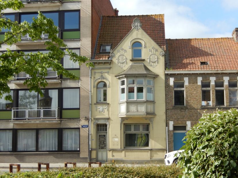omvattende een gezellige living, volledig ingerichte moderne open keuken, ingerichte badkamer, slaapkamer en 2 bergingen&lt;br /&gt;
&lt;br /&gt;
HP = 565 €/maand