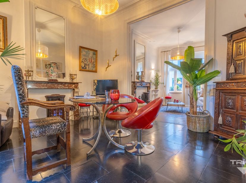 TRIOR Nivelles vous propose cette magnifique maison 3 façades pleine de charme au coeur de Nivelles ! Idéalement située dans une une rue calme à 50m d