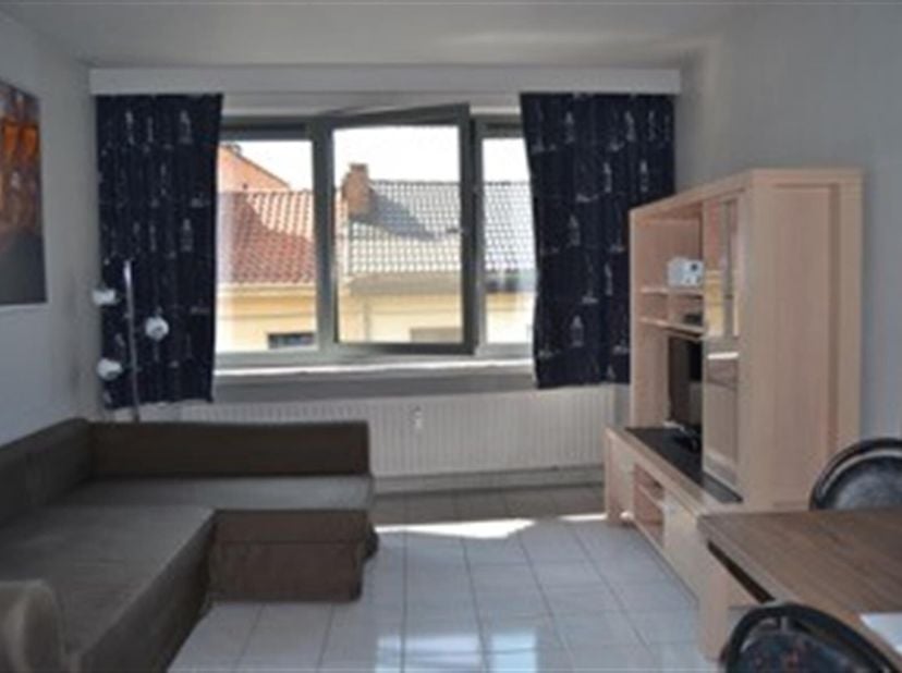 Studio meublé près de la Jan Van Rijswijcklaan.studio se compose de : hall d&#039;entrée avec grande armoire et beaucoup de rangement.salle de bains avec b