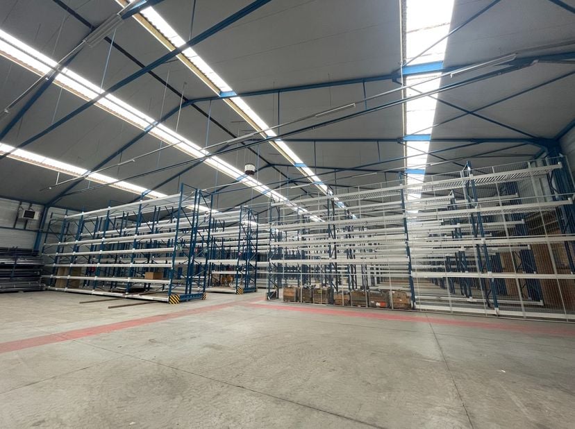 Bien professionnel à louer
                    à 8460 Oudenburg