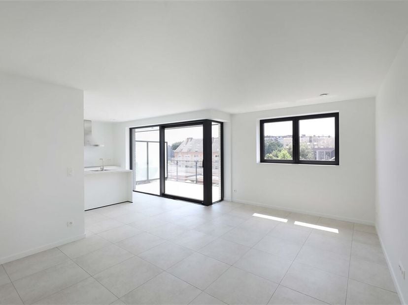 Volledig instapklaar nieuwbouwappartement (2slp) met zuid georiënteerd terras op derde verdieping!&lt;br /&gt;
Aankoop aan verlaagd BTW-tarief van 6% (ipv 2