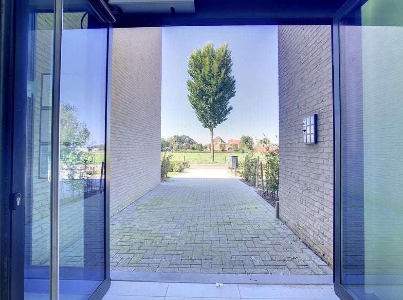 Erkende assistentiewoning te koop in Hoogstraten die bewoners toelaten beschermd en zelfstandig te wonen!&lt;br /&gt;
INDELING:&lt;br /&gt;
- inkomhal met vestiai