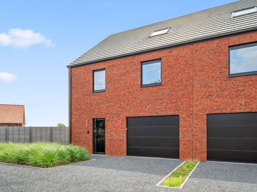Deze prachtige woning met EPC A is gelegen in Binkom en biedt alle comfort en ruimte die je nodig hebt. Deze HOB heeft een perceeloppervlakte van 400