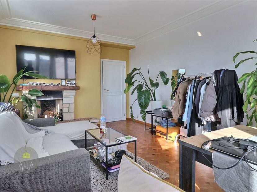 Superbe appartement 2 chambres meublé de 82m² situé au 11ème étage d&#039;un immeuble du quartier dit &quot;Meiser&quot; proche de toutes commodités (écoles, superma