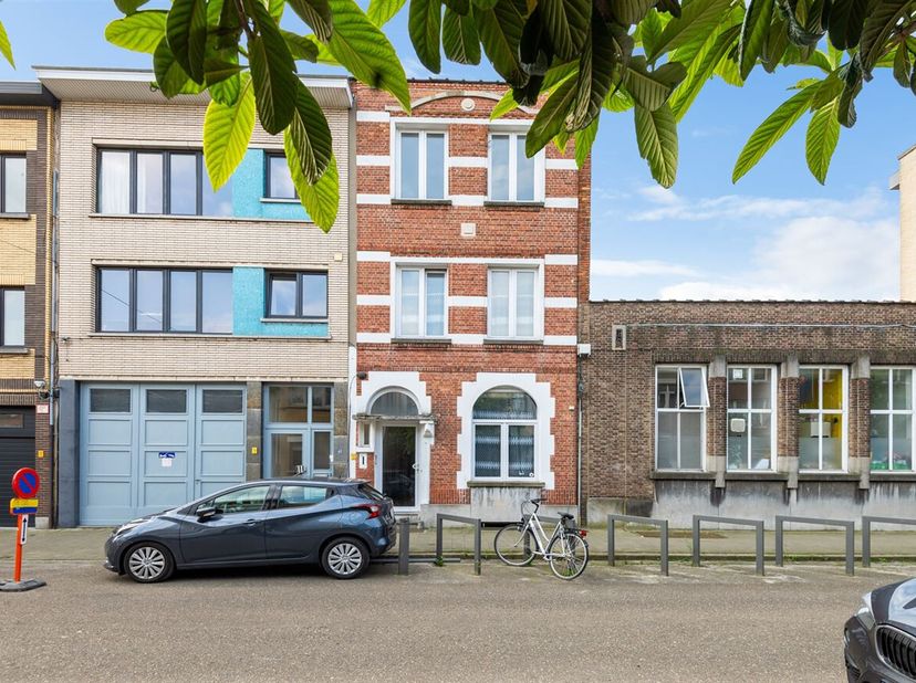 Opbrengsteigendom met 3 geacht vergunde 1- slpk appartementen &lt;br /&gt;
Op enkele minuten wandelen van winkels, parken en openbaar vervoer bevindt zich d