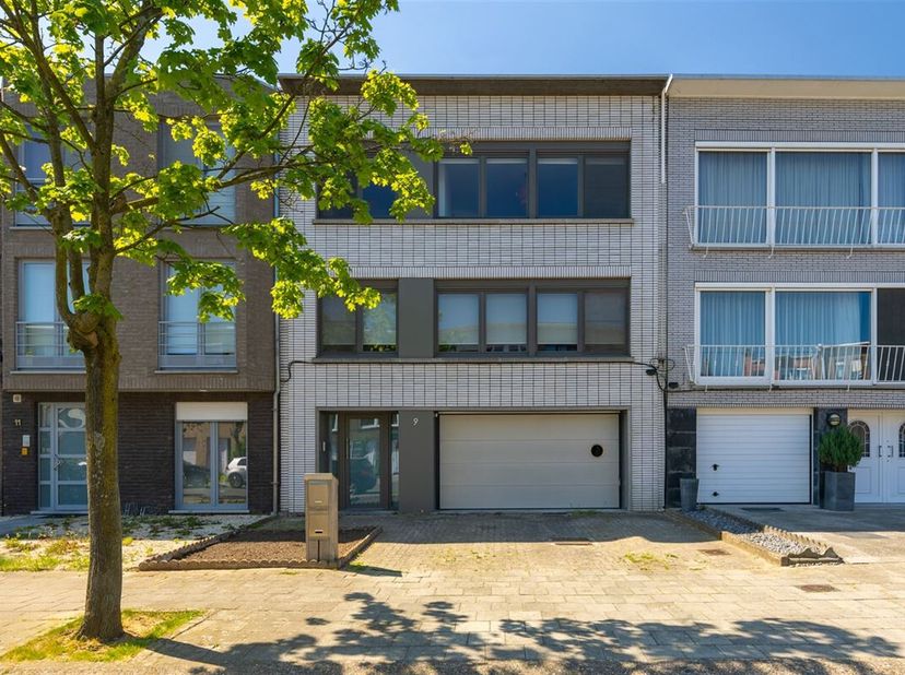 Twee ruime volledig instapklare appartementen of één royale gezinswoning centraal gelegen in Merksem&lt;br /&gt;
Gelegen op een uiterst centrale strategisch