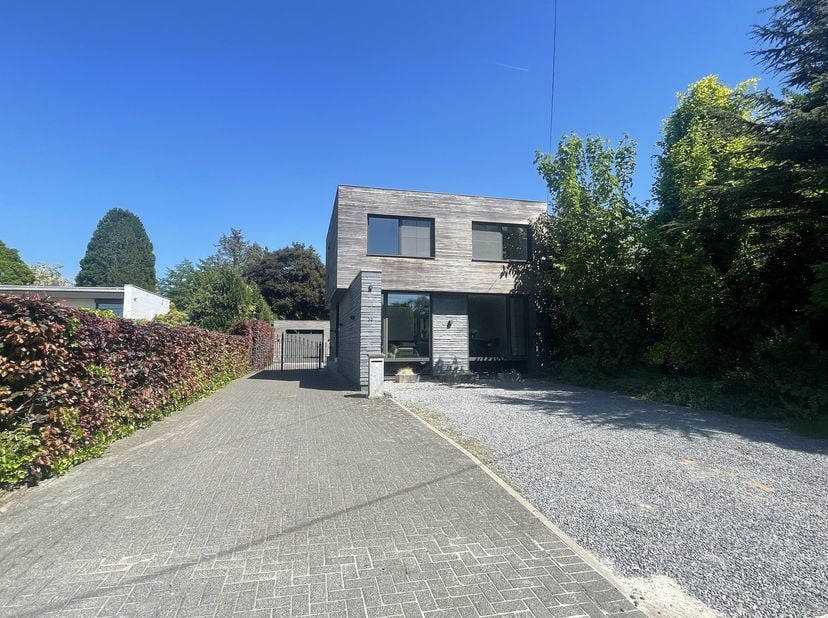 Genk, Huiskensweier 35: Ruime woning met magazijn, kantoorruimte, ruime garage, opslagplaats, 3 slaapkamers, 2 badkamers,... op 53a62ca, vlot bereikba