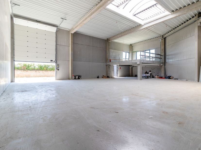 Vous êtes à la recherche d&#039;un espace pour votre entreprise ? Opportunité exceptionnelle de vous établir dans le très convoité Zoning Sud de Nivelles.