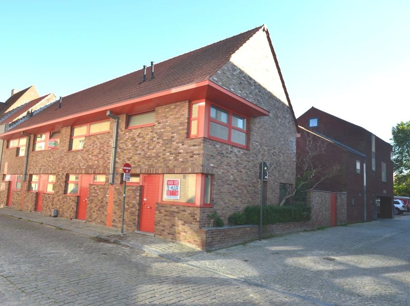 Degelijke woning gelegen centrum Brugge.&lt;br /&gt;
&lt;br /&gt;
centrale verwarming op aardgas, dubbel glas,...&lt;br /&gt;
&lt;br /&gt;
vrij vanaf 1 augustus 2025.&lt;br /&gt;
&lt;