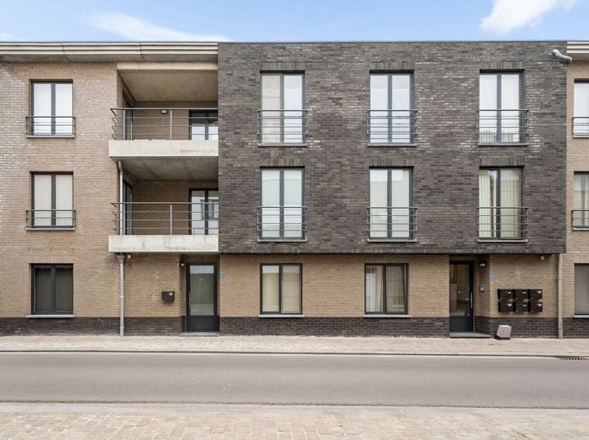 Stijlvol en royaal appartement (ca. 140 m²) op een gegeerde locatie, op amper enkele stappen van de Grote Markt.&lt;br /&gt;
Dit goed onderhouden appartemen