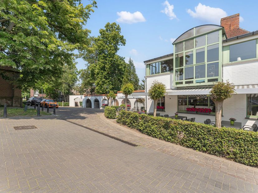 Uniek Handelspand te koop in Moorsele!!!&lt;br /&gt;
Welkom bij dit prachtige handelspand op een toplocatie in het bruisende centrum van Moorsele! Momenteel