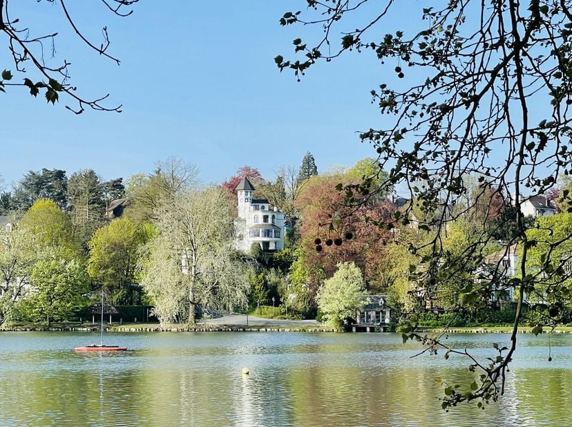 Infos et visites, contactez Frédérique : 0497 469 556 - frederique@bytheway.be. Magnifique demeure de 1902, qui allie à la fois un charme historique e