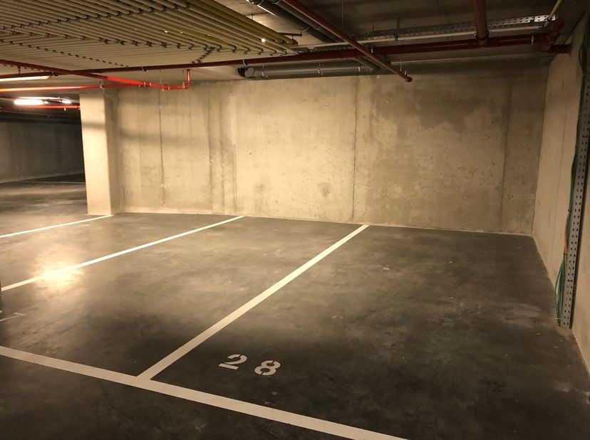 Parkings (staanplaatsen + bergings) te koop in CENTRUM TONGEREN (nieuwbouwproject residentie CASA CANIS).&lt;br /&gt;
Open staanplaatsen op verdieping -1 me