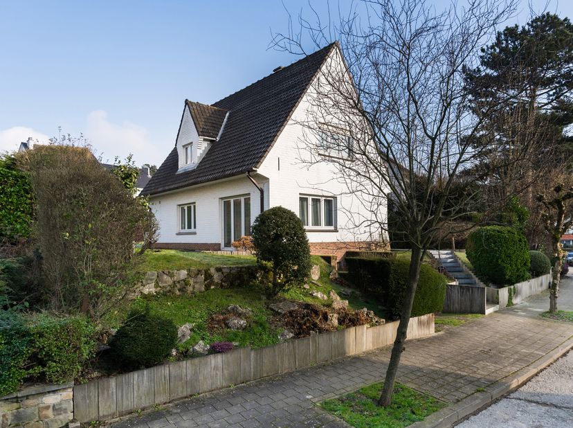 WOLUWE-SAINT-PIERRE, in de wijk Chant d&#039;Oiseau op een steenworp afstand van het Parc de Woluwe. Mooie VILLA (3bed/1bath) van 179m² gebouwd op een perc