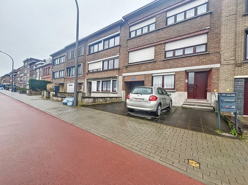 Appartement met drie slaapkamers&lt;br /&gt;
Een mooi appartement met drie slaapkamers, gelegen in het gezellige Groot-Bijgaarden op een uitstekende locatie