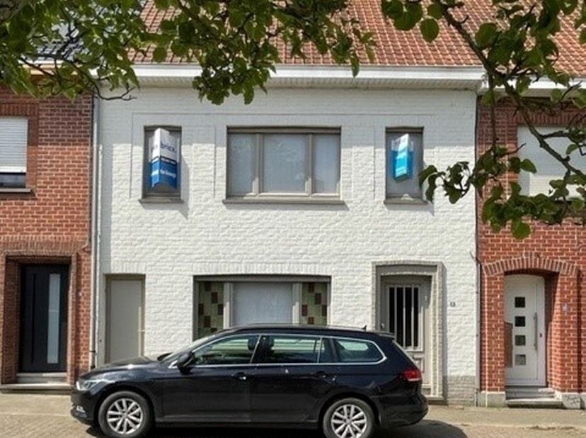 NIEUWE VOORWAARDEN!!&lt;br /&gt;
Ontdek deze ruime gezinswoning in een rustige buurt vlakbij het centrum van Staden, op wandelafstand van winkels, openbaar