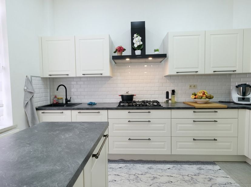 MOLENBEEK-SAINT-JEAN - REF : 6646090 - Dans un quartier à proximité de toutes les commodités, nous vous présentons cette maison de rapport avec 2 dupl