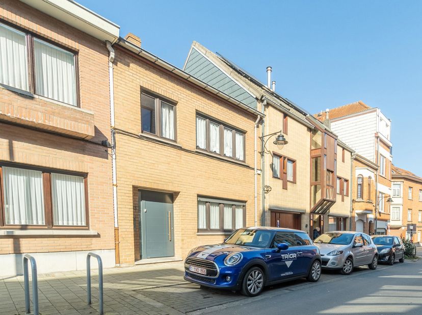 *** OPTION - DANS L&#039;ATTENTE DE LA SIGNATURE DU COMPROMIS *** Située dans le quartier Paix à Evere, TRIOR Woluwe vous présente cette charmante maison d