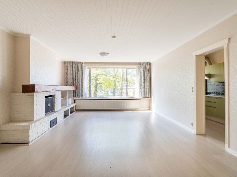 Deerlijk: twee-slaapkamer appartement te koop in Deerlijk met garage Dit lichtrijk appartement is gelegen in het bruisende centrum van Deerlijk met ee