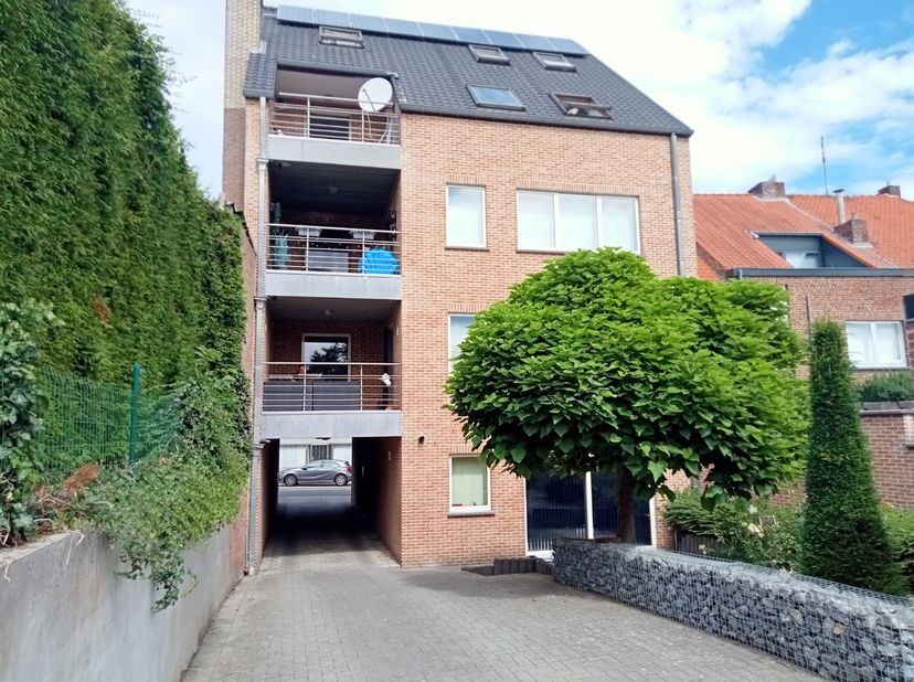 big apartment in the city Lanaken, near Maastricht, 3 sleeping rooms apartment, full equiped kitchen, bathroom whith shower and bad, nice tiled floors