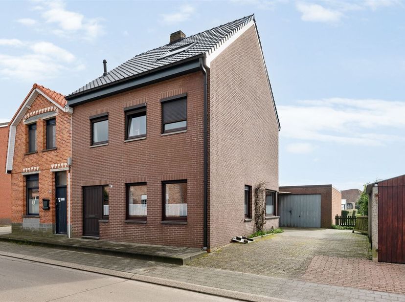 Gezinswoning met 3 slaapkamers, tuin en serre&lt;br /&gt;
Ligging&lt;br /&gt;
Gunstig gelegen in Arendonk, nabij winkels, het centrum en openbaar vervoer, met een